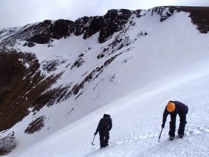 ایجاد جای پا در شیب های برفی و یخی