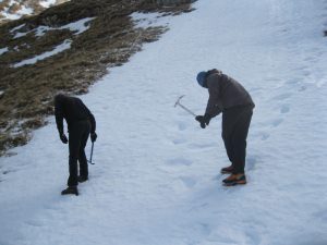 ایجاد جای پا در شیب های برفی و یخی