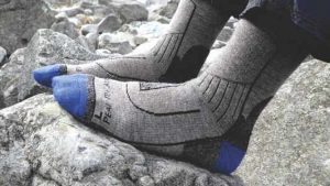 جوراب‌های یک‌لایه یا چندلایه در کوهنوردی را بهتر بشناسیم؟ چه جورابی بخریم؟